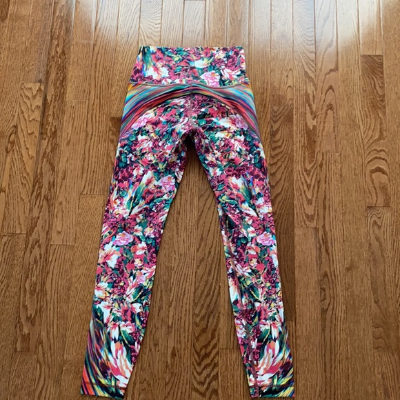 NWOT, lululemon 🌈 leggings, 7/8 length, size 6 - Picture 6 of 6